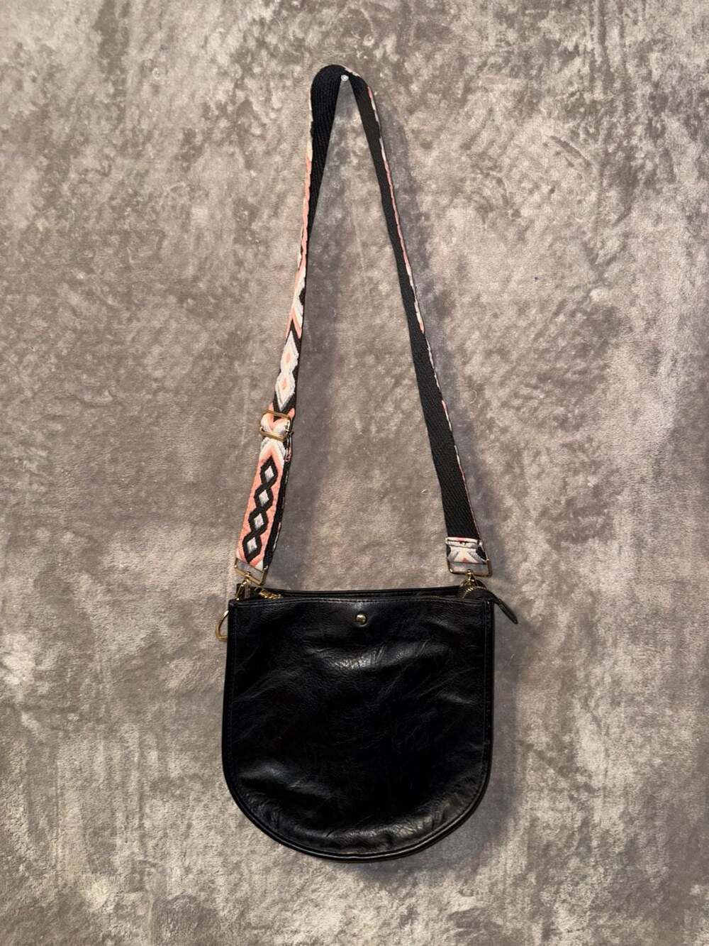 Ahdorned Black Textured Crossbody Bag with Geometric Pattern Strap